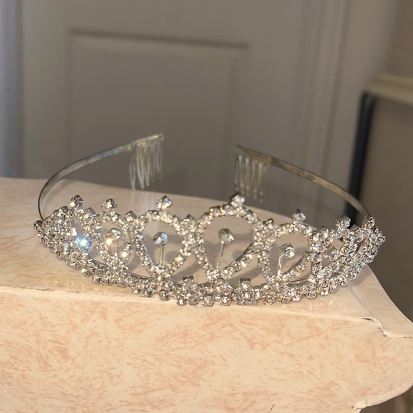 👰🏼♀️Vintage Crown👰🏼♀️ - Picture 2 of 6